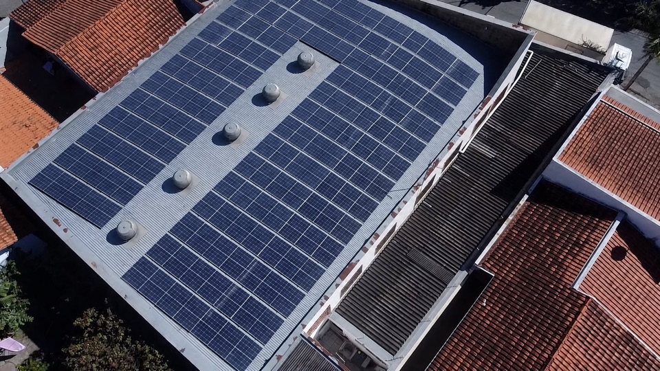 Energia solar para empresa: como saber se vale a pena
